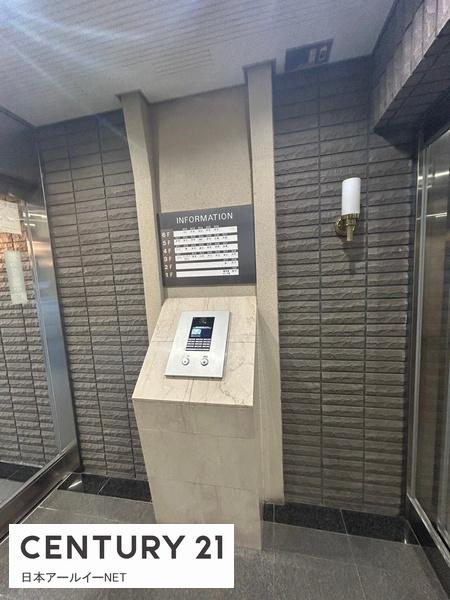 ロイヤルアーク東香里園町　エントランス　