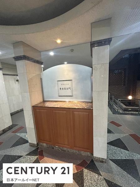 ロイヤルアーク東香里園町　エントランス　