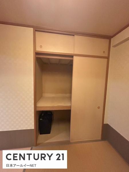 ロイヤルアーク東香里園町　収納　