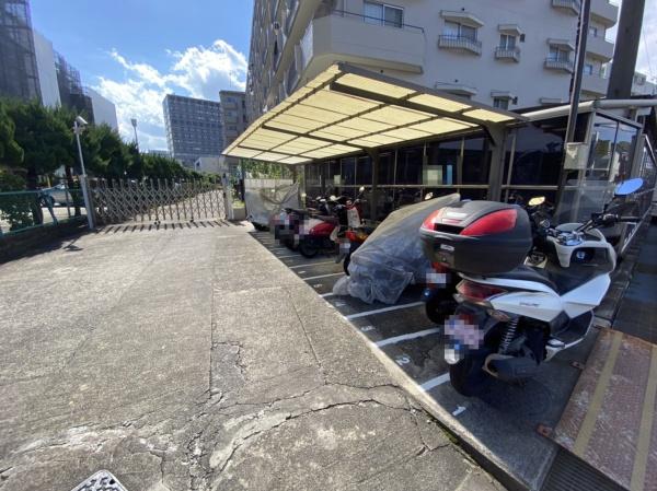 高槻グランドハイツ　駐車場　
