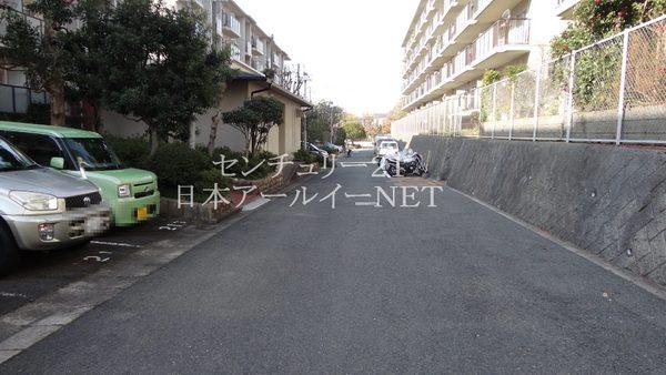 サンハイツ高槻４号館　前面道路含む現地写真　