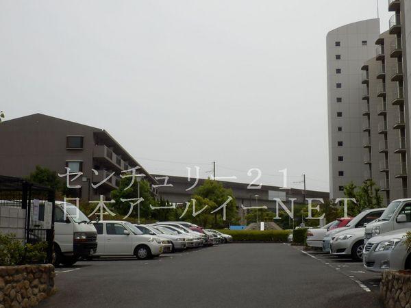 阪急南茨木ハイタウン美沢高層住宅Ｆ棟　駐車場　