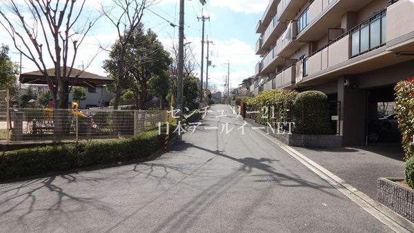 コート高槻岡本台　その他　前面道路