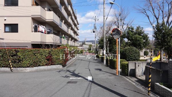 コート高槻岡本台　その他　前面道路