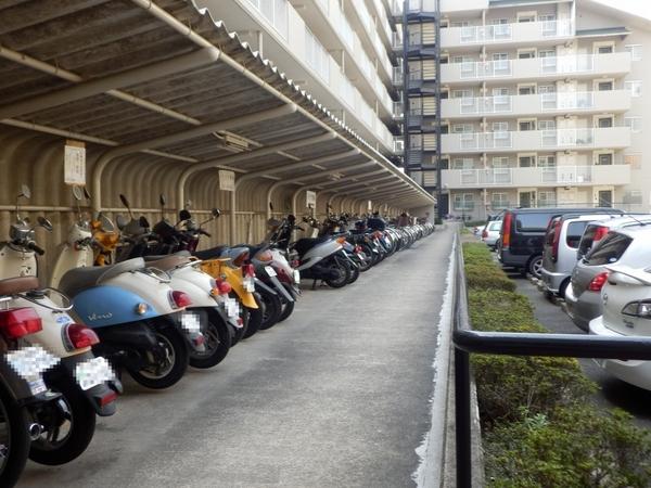 藤和コアティ高槻ハイタウンコアＢ　バイク置き場