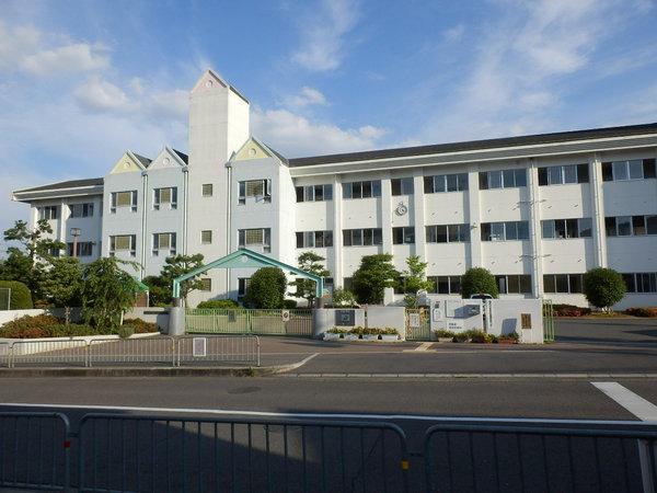 高槻阿武山三番街302号棟　阿武山小学校