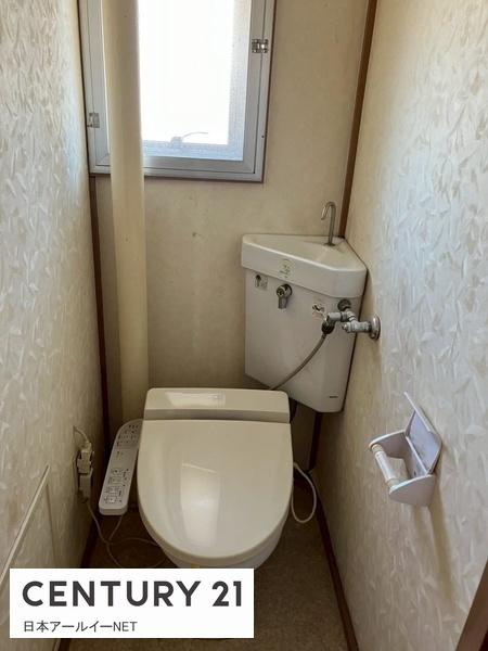 ひよどり台７団地40号棟　トイレ　窓のあるトイレです