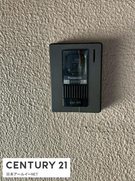ひよどり台７団地40号棟　エントランス　エントランスにインターホン設置