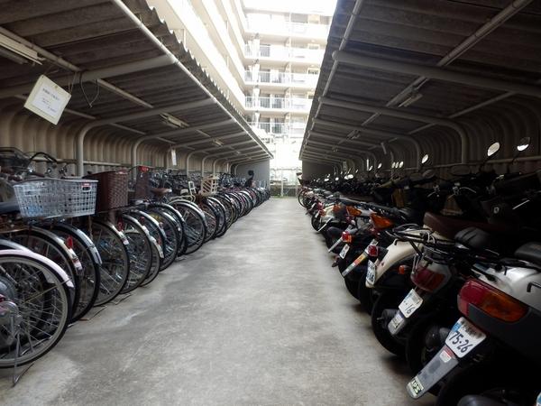 藤和コアティ高槻ハイタウンコアＡ棟　駐輪場
